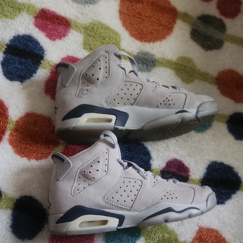 Retro Jordan 6 Sneakers Big Kids Size 5.5Y